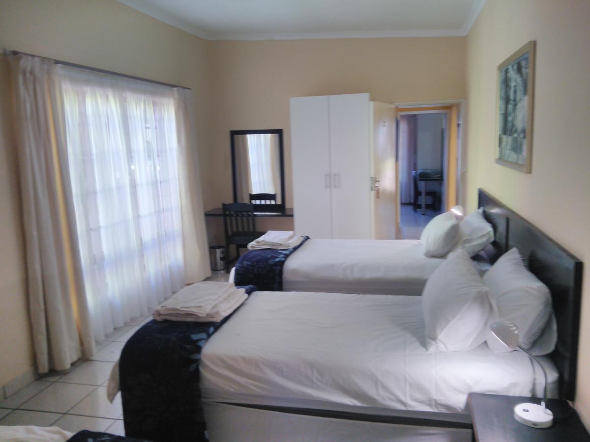 Hostel Backpackers Connection @ Jnb Airport Benoni Exterior foto