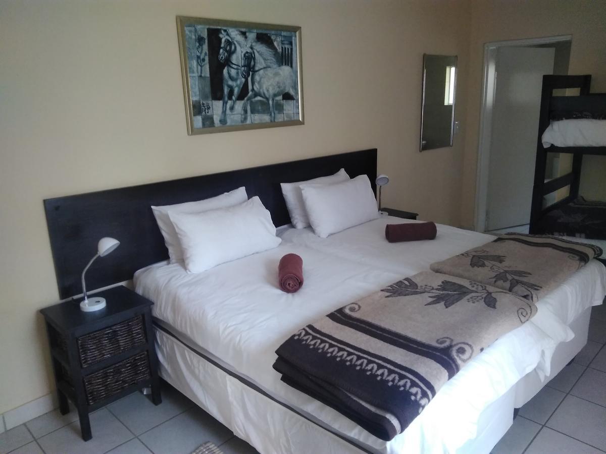 Hostel Backpackers Connection @ Jnb Airport Benoni Exterior foto